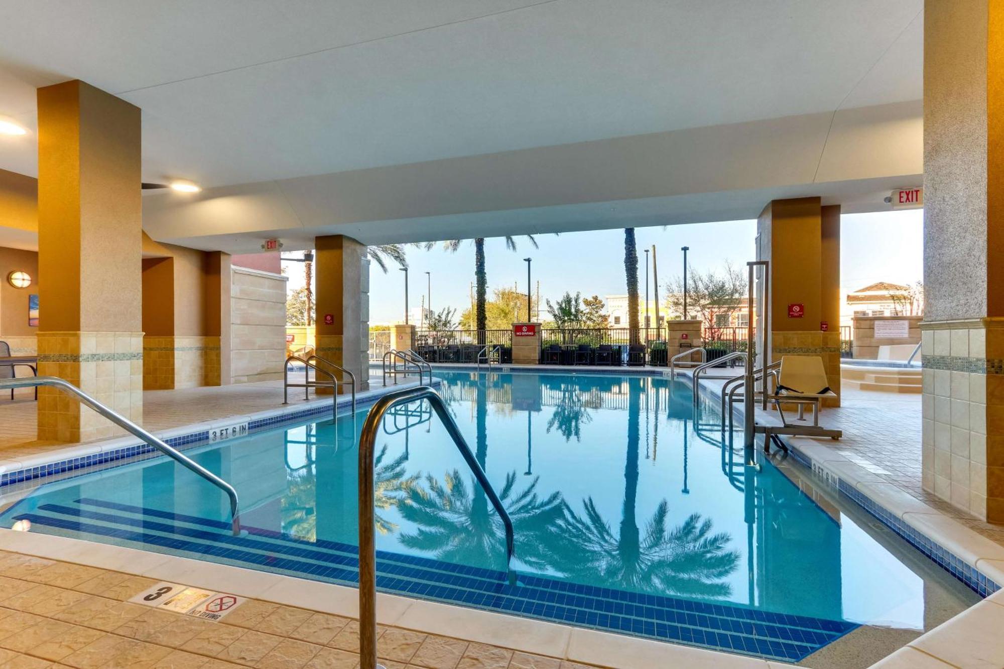 Drury Inn & Suites Orlando Near Universal Orlando Resort Exterior photo